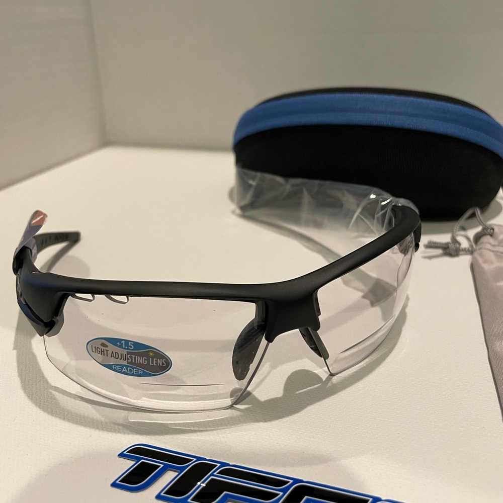 NWT Tifosi Crit Blackout Fototec Readers +1.50, Sunglasses - Picture 2 of 10